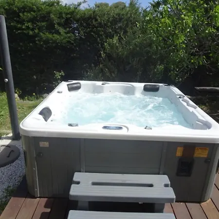 Holiday home Carpe Diem : Mer, Montagne Et Jacuzzi
