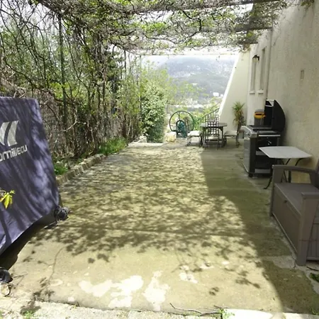 Ferienhaus Carpe Diem : Mer, Montagne Et Jacuzzi *