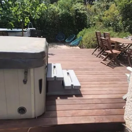 Carpe Diem : Mer, Montagne Et Jacuzzi Holiday home Toulon
